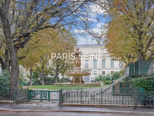 PARIS SEINE - SQUARE LOUVOIS