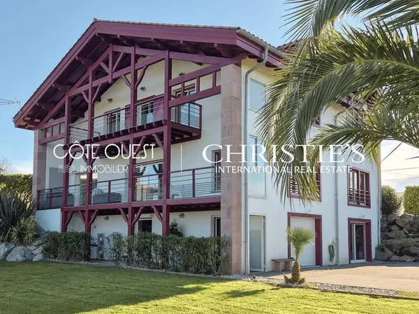 À vendre Villefranque - Maison spacieuse avec piscine et vue dégagée