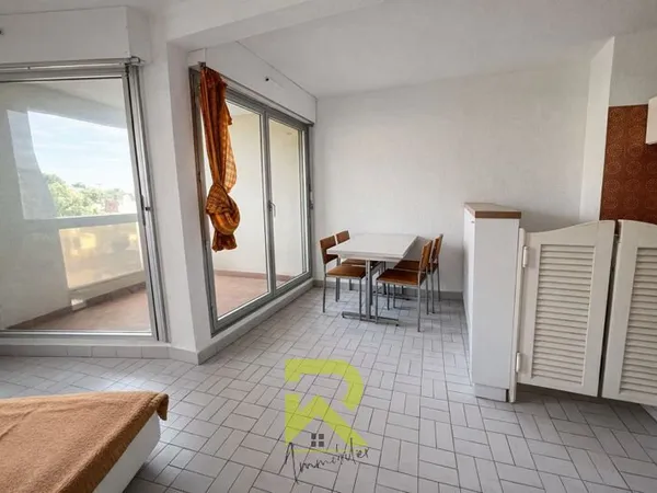 LE CAP D'AGDE-GRAND STUDIO AVEC LOGGIA-PISCINE DANS RESIDENC