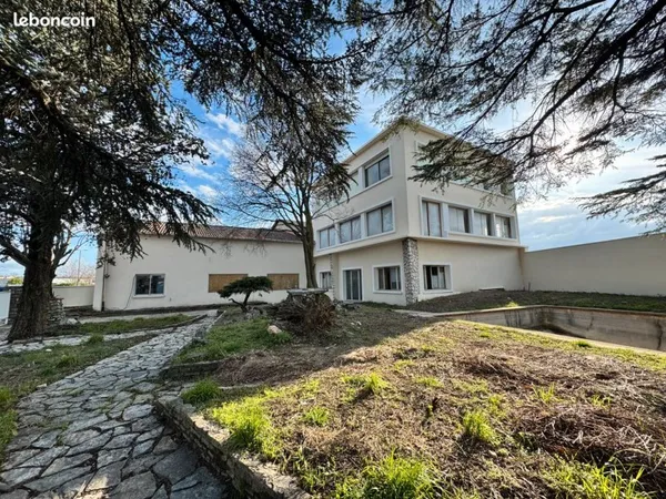 Bureaux + Local + Appartement + Parking + Jardin + Entrepôt