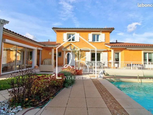 Villa 10 pièces 253 m²