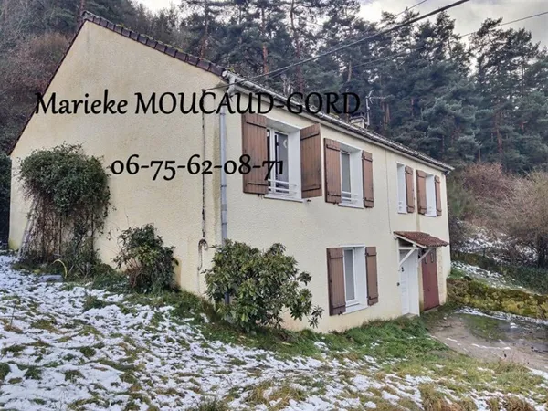 Retournac 43130 en pleine campagne sans voisin autour maison des année 80 122 m² habitables 4 chambr