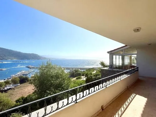 Cargèse - Maison vue mer, 3 appartements classés