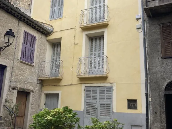 Jolie appartement sis sur la commune de Clans