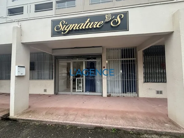 Murs commerciaux de 64m2 en rez de chaussé dans un secteur c