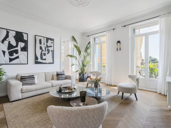 Élégant appartement haussmannien de prestige 120 m2 Hyères Centre Ville