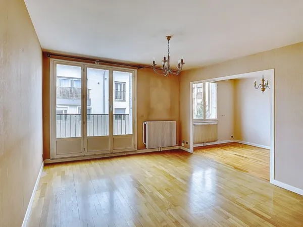 DERNIER ETAGE Appartement T4 de 82 m2 à rénover