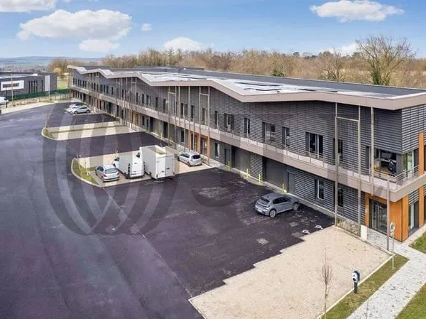 Local d'activité 2423 m²