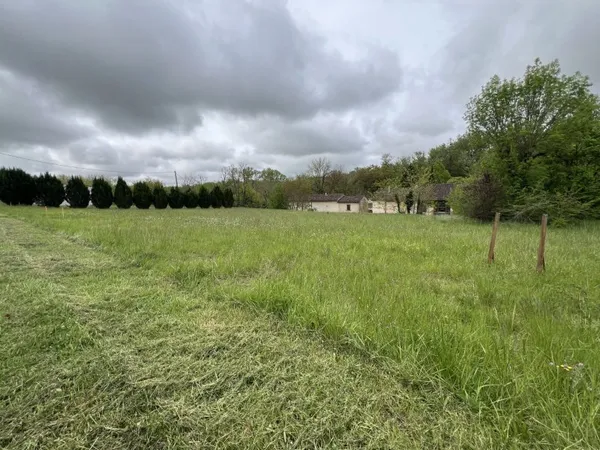 Terrain constructible de 1438 m2 Auriac-Sur-Vendinelle