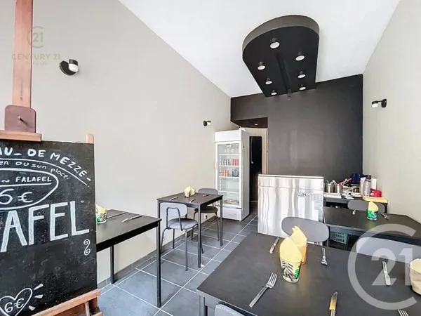 Local commercial 240 m²
