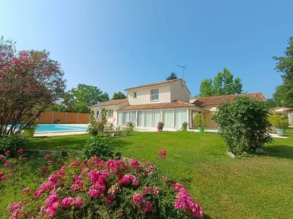 Coutras (33230) - Propriété rare avec parc, piscine et prest