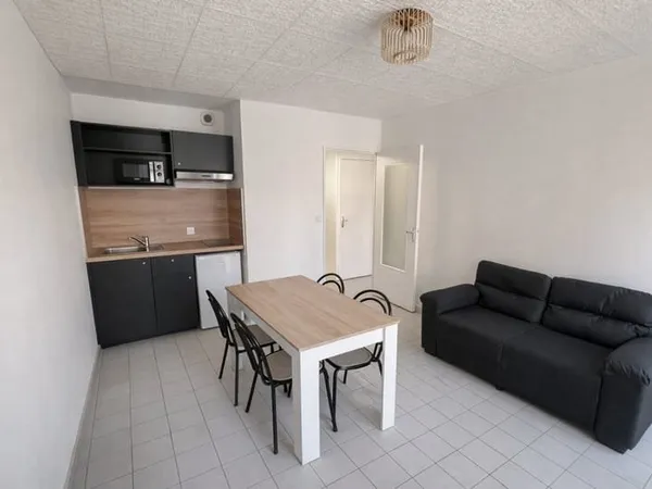 F2 meublé avec balcon Proche Centre Deux et faculté Jean M