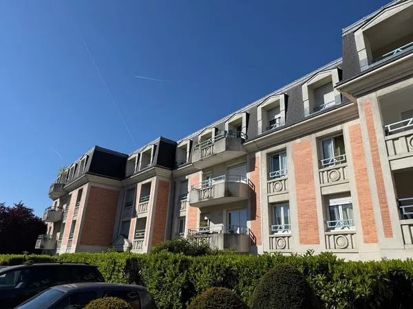 Appartement 2/3 pièces avec place de parking extérieur