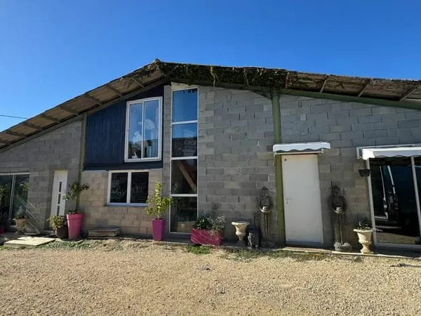 LAPEYROUSSE-FOSSAT- Ensemble immobilier composé de 2 bâtiment sur 1100m²