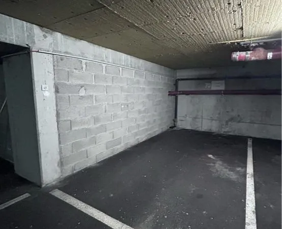 Place Parking sécurisé