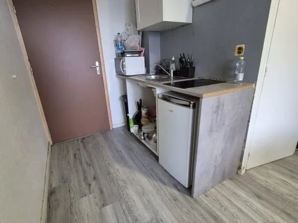 STUDIO - RUE SAINT MARC VIDE DE LOCATAIRE
