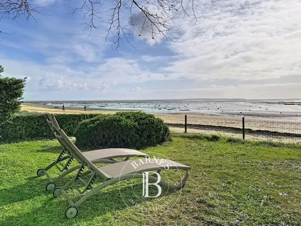 VILLA AVEC VUE PANORAMIQUE SUR LE BASSIN D'ARCACHON, AVEC PISCINE CHAUFFÉE, À ARÈS