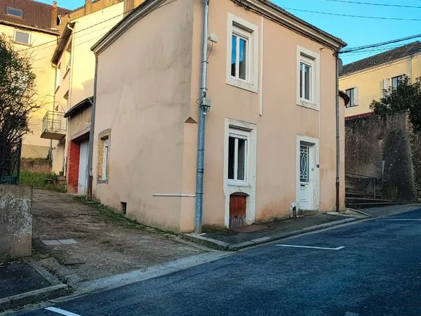 Maison Location Montfort-le-Gesnois 2p 63m² 550€