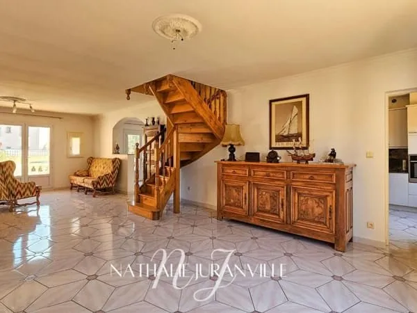 Charmante et spacieuse villa 6 pièces 190 m2 avec grand garage