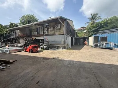 A VENDRE , 2 batiments industriels 1200m2 sur un terrain de 1838m2