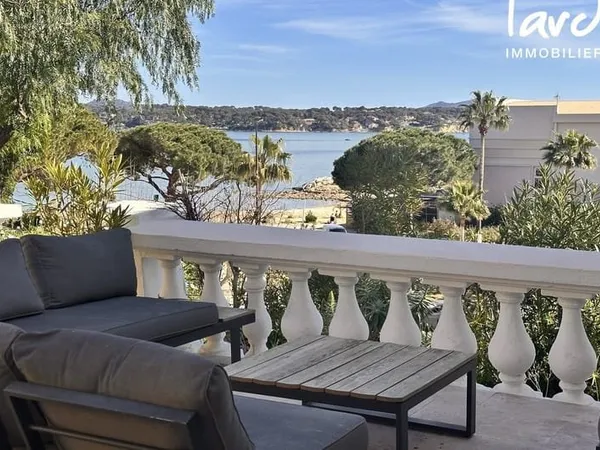 Vue mer, plage à pied, maison de caractère Bandol 83150
