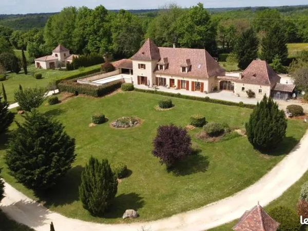 Maison 12 pièces 352 m²