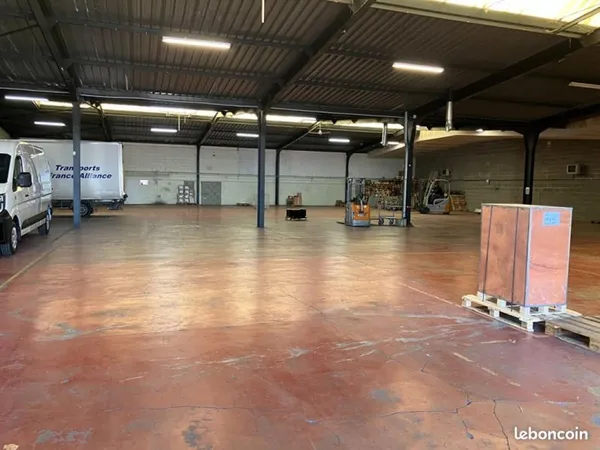Local industriel 1 925 m²