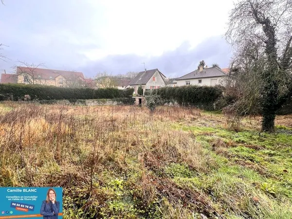 Terrain constructible de 585 m² : votre projet immobilier prend vie à Maintenon