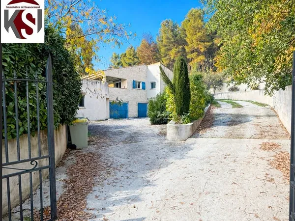 VILLA T7 AVEC PISCINE ET FORT RENDEMENT LOCATIF