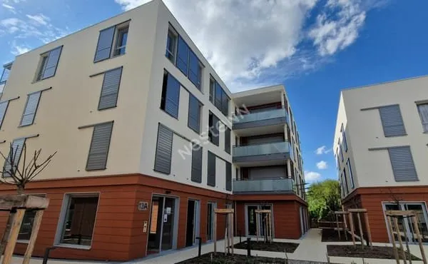 GENAS HYPER CENTRE en retrait de la rue Type 4 de 81.25 m² avec terrasse