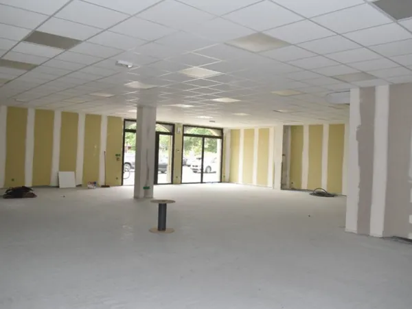 A vendre AIRVAULT Local commercial