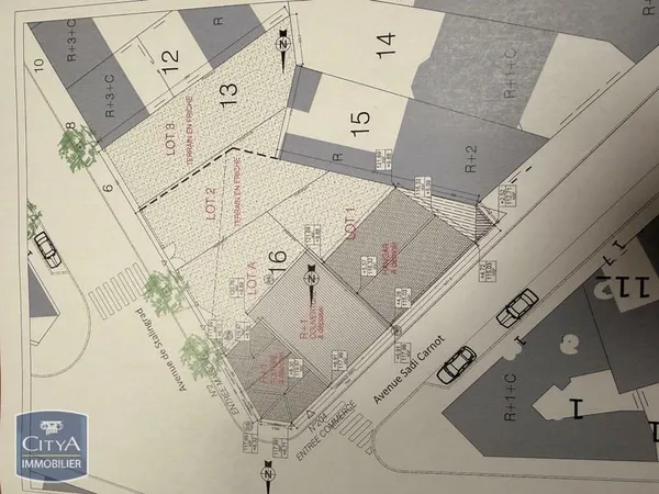 Terrain 810 m²