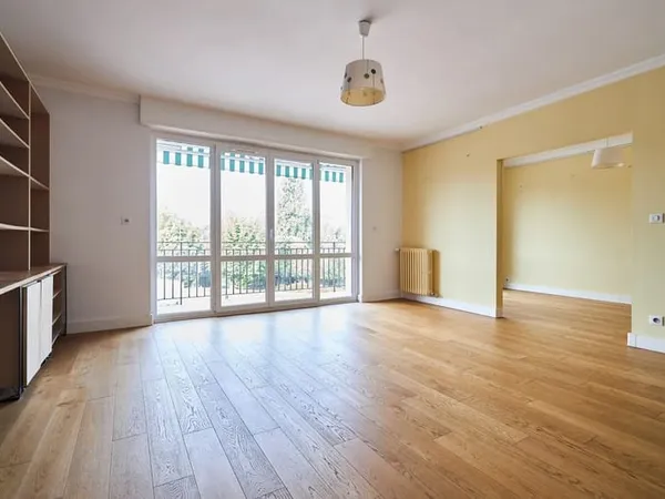 Appartement Familiale Lumineuse T6 avec Balcon, cave et Garage - Reims 51100