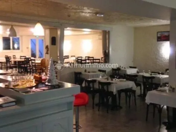 Fond de commerce  Hotel /restaurant avec murs