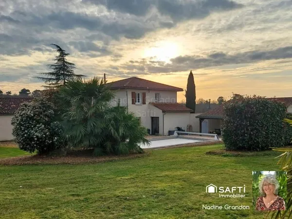 Maison 9 pièces 208 m²