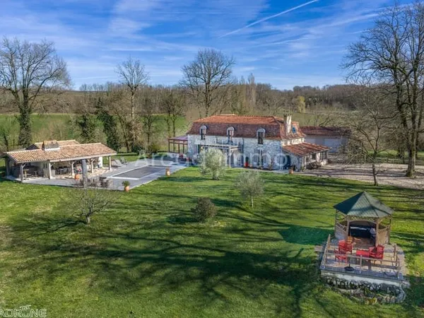 Propriété de campagne avec gîte, double garage et atelier, p