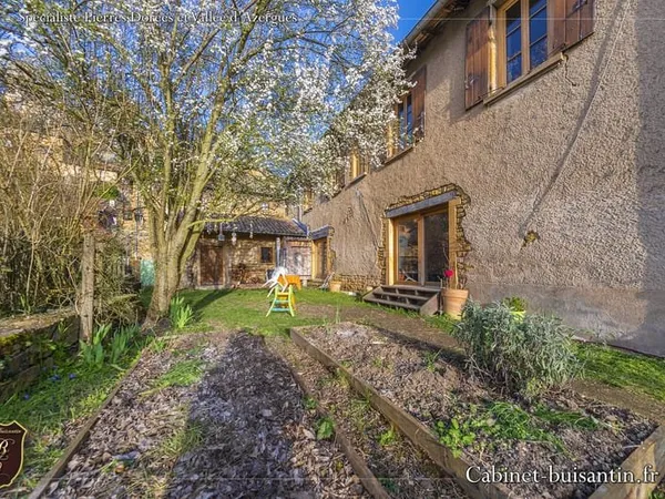 Maison en pierres à la rénovation écologique
