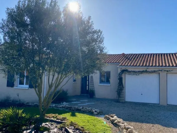 Maison plain-pied 118 m², 4 ch- 1 500 m² terrain-PAC 2022 -12 min Niort ? 79370
