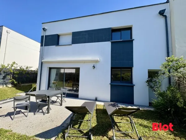 A VENDRE en EXCLUSIVITE BLOT à VEZIN-LE-COQUET Maison 5 chambres 133m2 Terrain 250m2 expo SO Garage