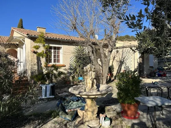 Villa en bordure de village, avec 2 habitations, sur 1059m2