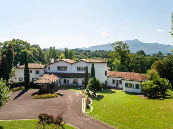 SAINT JEAN DE LUZ, MAGNIFIQUE PROPRIETE VUE MONTAGNES