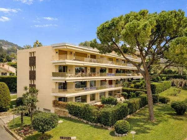 Appartement lumineux, spacieux et bien exposé de trois chambres à Cannes