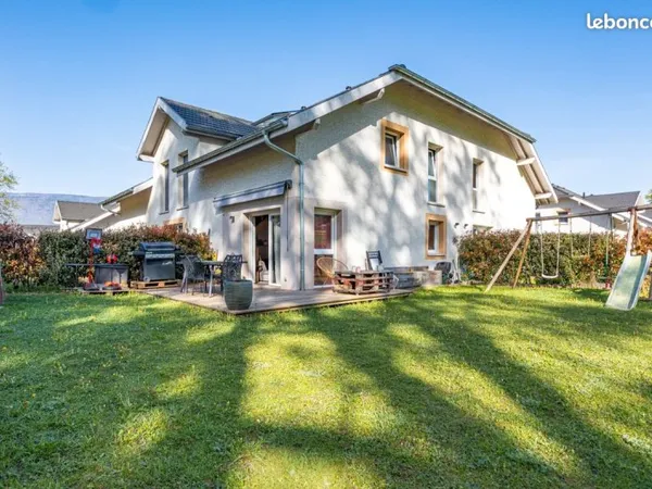 Maison mitoyenne récente T3 - Vue exceptionnelle sur le Revard - Jardin, terrasse et grand garage - 