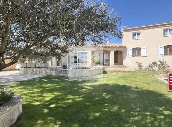 MAISON DE CHARME AU COEUR D'UN JARDIN ENCHANTE