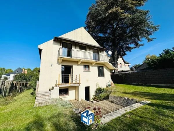 Maison T7 avec sous-sol complet et beau terrain