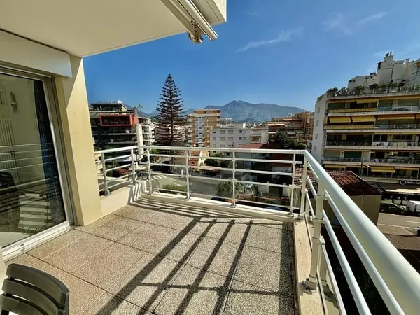 ROQUEBRUNE CAP MARTIN APPARTEMENT 2 PIECES TERRASSE CAVE GARAGE (possibilité 2° GARAGE)