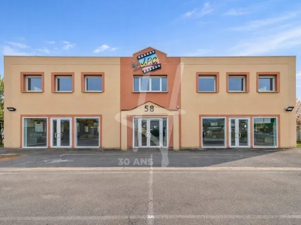 Local commercial 600 m²