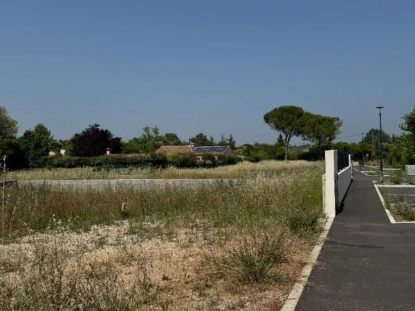 Terrain 633 m²