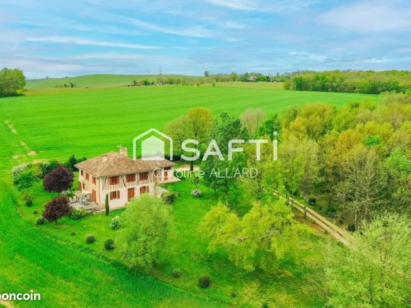Maison 7 pièces 204 m²