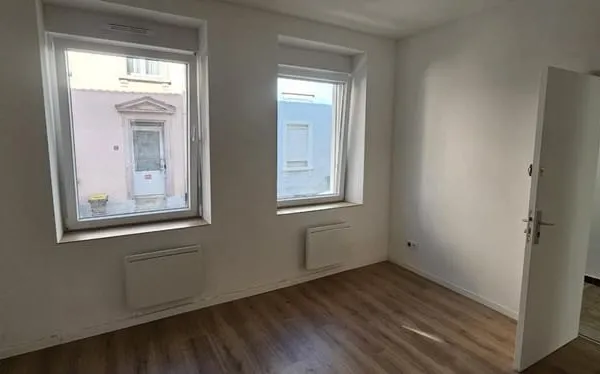 À LOUER - T2 rénové, 30 m², rez-de-chaussée -13 rue des Œillets